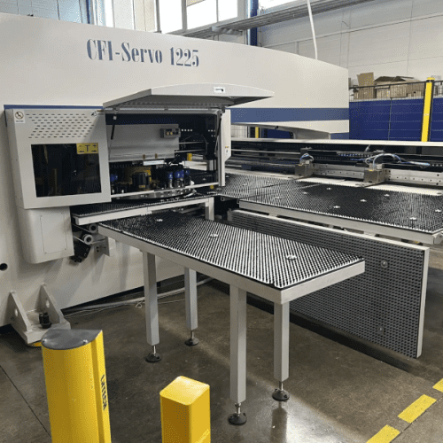 В Санкт-Петербурге запущен координатно-пробивной пресс CFI-Servo 1225 на производстве электрощитового оборудования